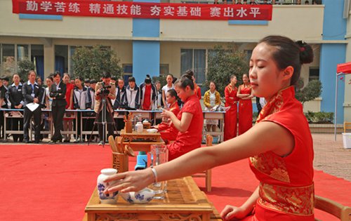 龍里職校