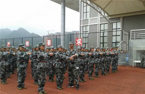 六盤(pán)水市軍事技能職業(yè)學(xué)校軍訓(xùn)2