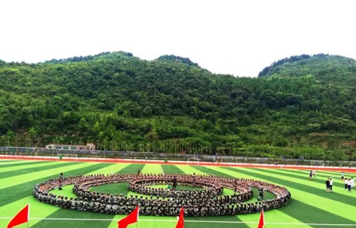 遵義紅花崗經(jīng)濟(jì)職業(yè)技術(shù)學(xué)校新生軍訓(xùn)