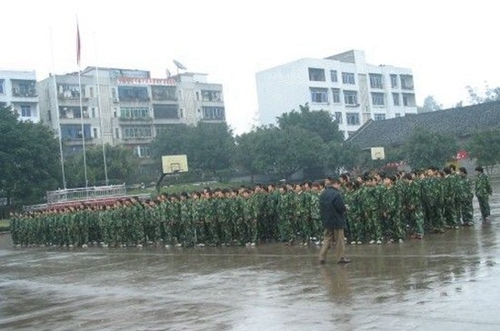 瀘州市天宇中等職業(yè)技術(shù)學(xué)校（天宇中專學(xué)校）新生軍訓(xùn)