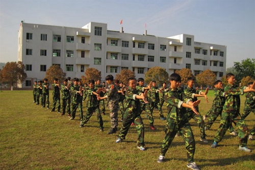 四川省三臺縣劉營職業(yè)高級中學(xué)校（三臺職教中心）新生軍訓(xùn)