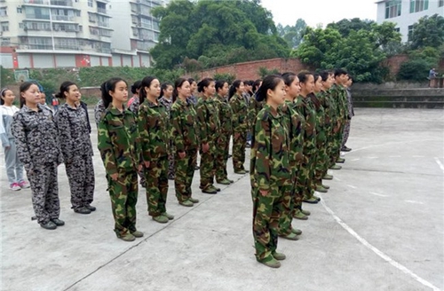 宜賓縣高場職業(yè)中學(xué)校(高場職中)新生軍訓(xùn)