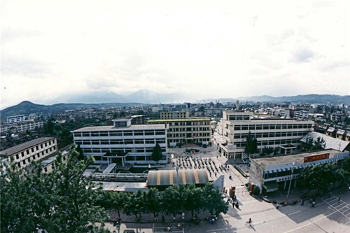 四川涼山衛(wèi)生學(xué)校校園全景