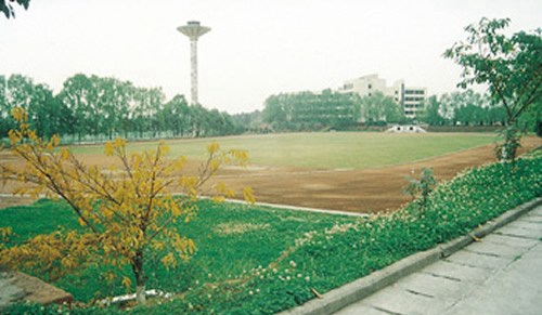 成都華夏旅游商務(wù)學(xué)校（雙流華夏幼師學(xué)校）花草飄香