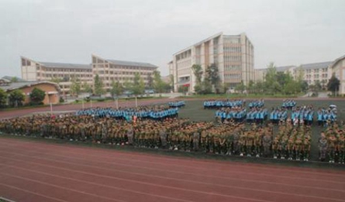 都江堰市職業(yè)中學(xué)軍訓(xùn)