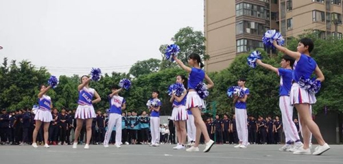 四川交通運(yùn)輸職業(yè)學(xué)校啦啦操表演