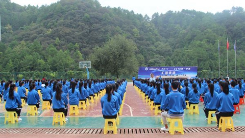 黔東南技師學(xué)院(黔東南州工業(yè)學(xué)校）軍訓(xùn)表演