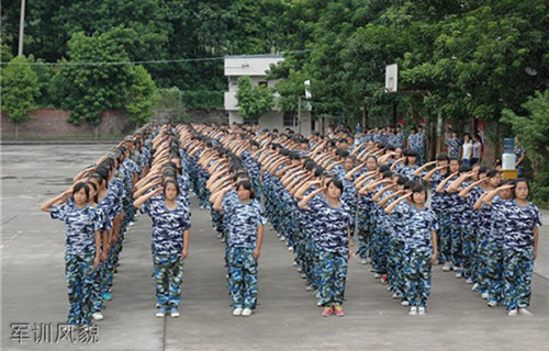 重慶萬(wàn)州電子信息工程學(xué)校軍訓(xùn)風(fēng)貌