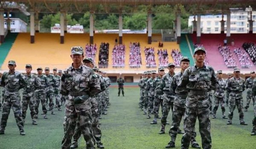 四川省馬爾康民族師范學(xué)校軍訓(xùn)匯演