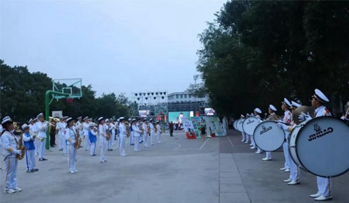  四川省高縣職業(yè)技術學校鼓號隊合影