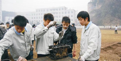 四川省宣漢職業(yè)中專學(xué)校汽修應(yīng)用與維修專業(yè)實(shí)訓(xùn)