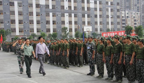 大竹縣職業(yè)中學(xué)閱兵式