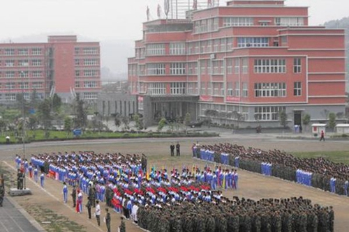 達州遠航職業(yè)技術學校新生軍訓