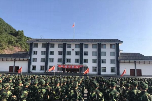 達州鳳凰職業(yè)技術學校軍訓動員