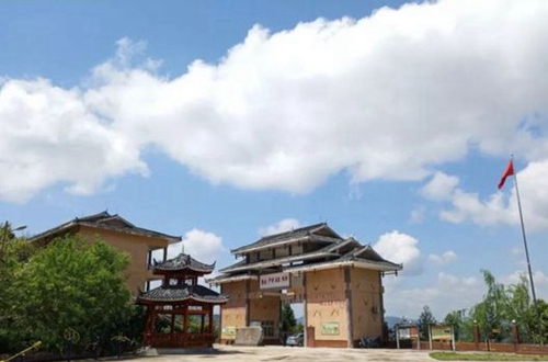 雷山縣中等職業(yè)學(xué)校雨后校園