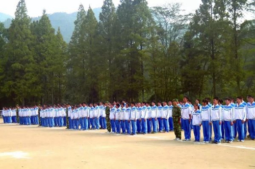 達州百島湖職業(yè)技術(shù)學校軍訓