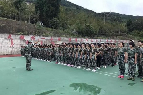 四川省廣元市朝天職業(yè)中學(xué)軍姿訓(xùn)練