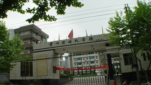 貴州省財政學(xué)校校園大門