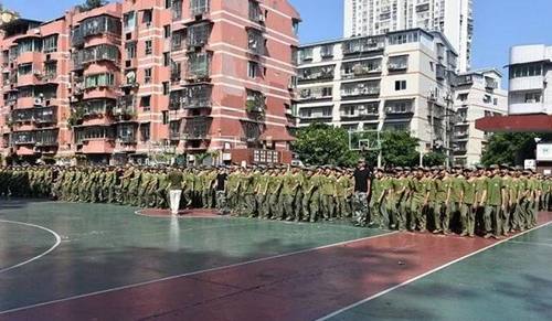 瀘州市江南職業(yè)中學校軍訓中