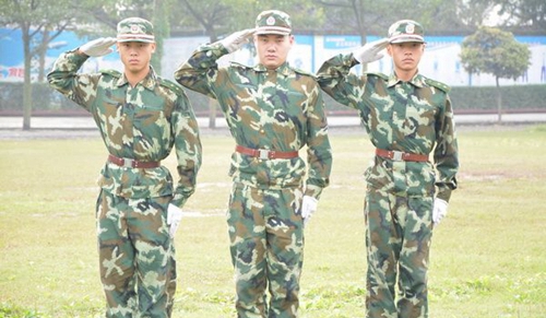 眉山市華西航空旅游學(xué)校軍姿