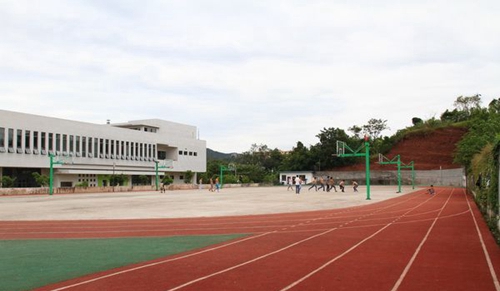 眉山市華西航空旅游學(xué)校室外運(yùn)動場