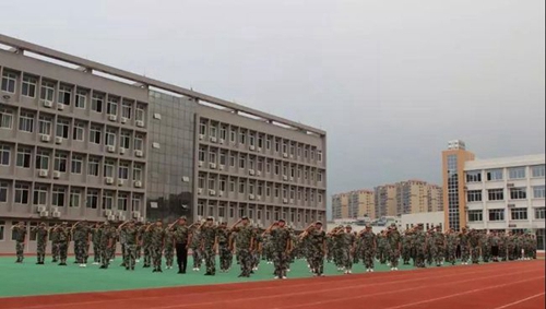 四川省青神中等職業(yè)技術學校軍禮