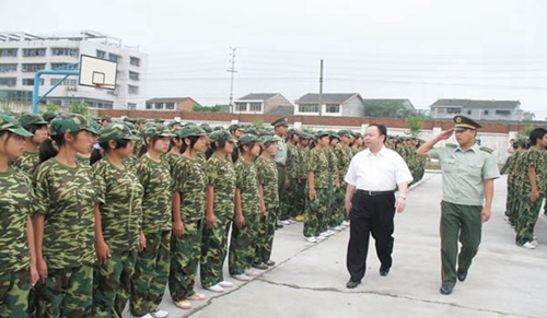 南充電子工業(yè)學校學生軍事訓練