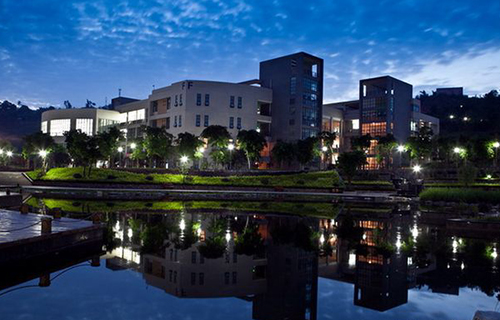 重慶工業(yè)職業(yè)技術(shù)學(xué)院校園夜景