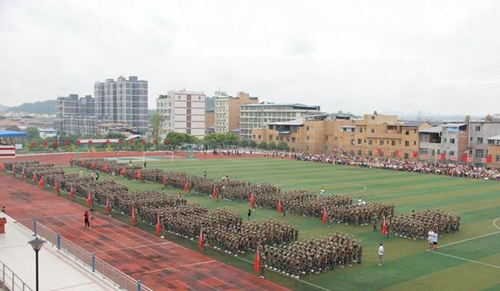 三臺(tái)縣蘆溪中學(xué)新生軍訓(xùn)1