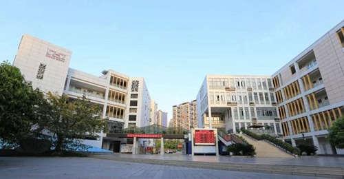 四川省成都市第三中學(xué)校園大門