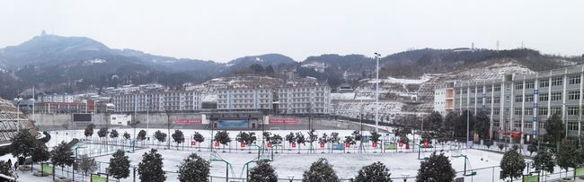 四川省廣元市朝天中學(xué)校園雪景