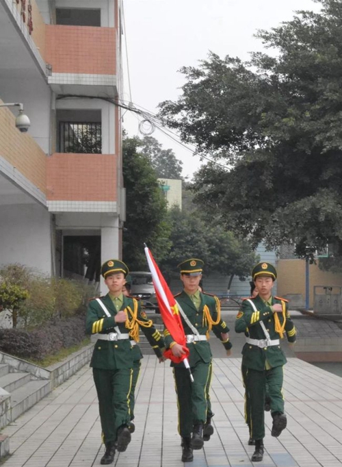 成都市新都區(qū)泰興中學(xué)校國旗班