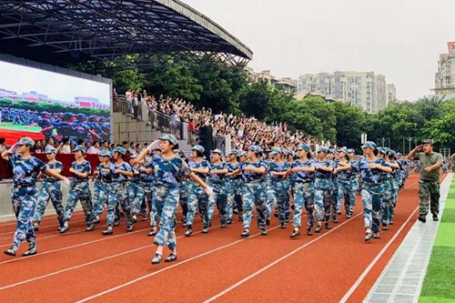 成都高新實驗中學軍訓匯演