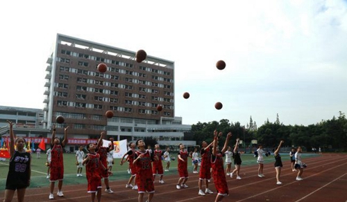 成都高新實驗中學籃球表演