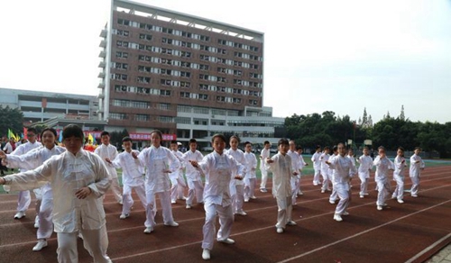 成都高新實驗中學太極拳表演