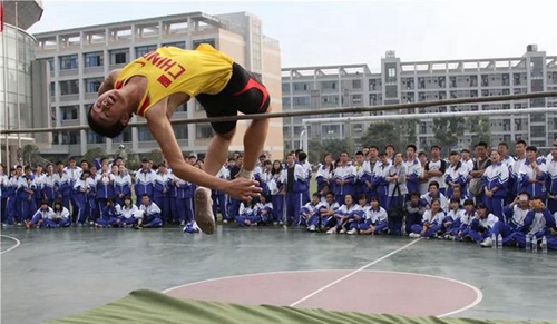 四川大學(xué)附屬中學(xué)(成都12中)飛躍新高度