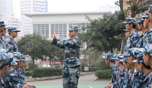 四川大學(xué)附屬中學(xué)(成都12中)空軍航空大學(xué)教授授課