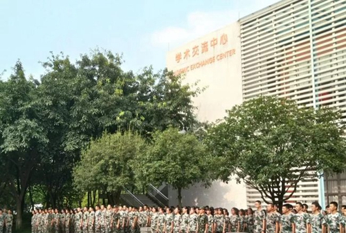 成都樹德中學(xué)國際部(光華校區(qū))新生軍訓(xùn)