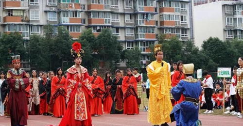 成都市華西中學(xué)開幕表演