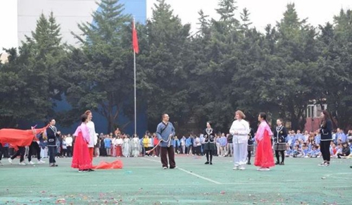 四川師范大學(xué)實驗外國語學(xué)校國際部校運會開幕式表演3