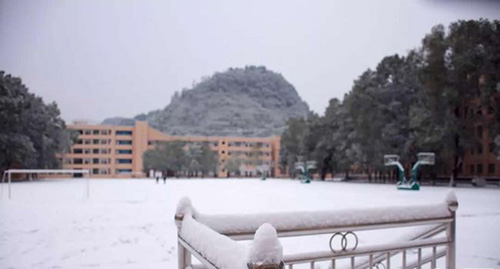 重慶酉陽四中校園雪景